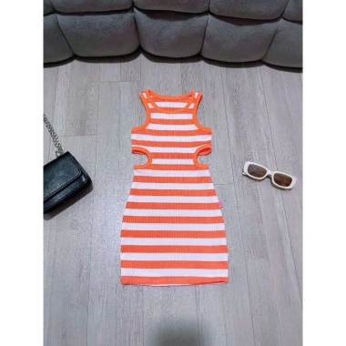 Đầm Body Khoét Eo Cho Bé Gái - Thiết Kế Thời Trang Xinh Xắn, Giá Chỉ 89.000 VNĐ