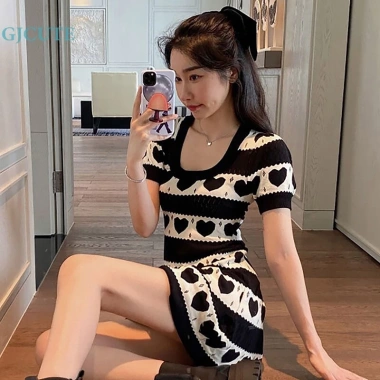 Đầm chữ A dệt kim tay ngắn màu đen họa tiết kẻ sọc và trái tim dễ thương ưu đãi 2 Đầm chữ A dệt kim tay ngắn màu đen họa tiết kẻ sọc và trái tim dễ thương ưu đãi 2