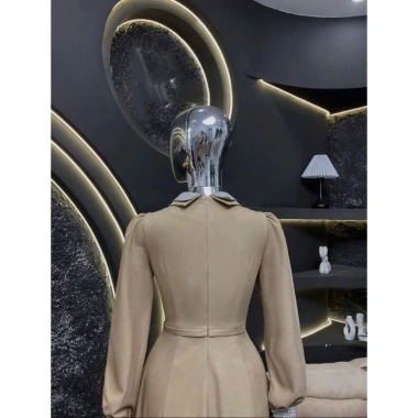 Đầm công sở Hera vải chéo nhật cổ tròn kẻ caro, tay áo 2 hàng cúc đối xứng - Giá ưu đãi 389.000 VNĐ 5