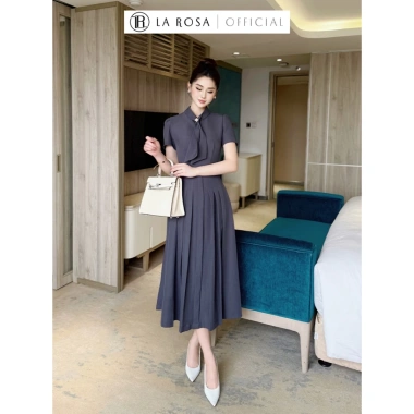 Đầm công sở La Rosa V1.392 - Dáng dài xếp ly, cổ nơ đính đá, giảm còn 409k 3 Đầm công sở La Rosa V1.392 - Dáng dài xếp ly, cổ nơ đính đá, giảm còn 409k 3