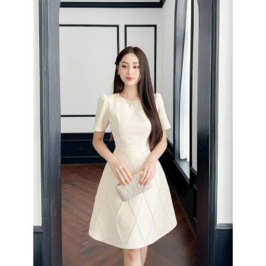 Đầm dự tiệc đen trắng xếp li Kora Dress – Thân mỏng, tag đá, chỉ 182.699₫