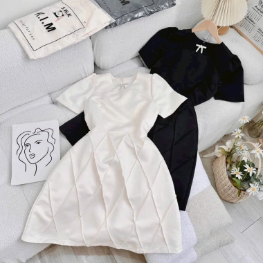 Đầm dự tiệc đen trắng xếp li Kora Dress – Thân mỏng, tag đá, chỉ 182.699₫