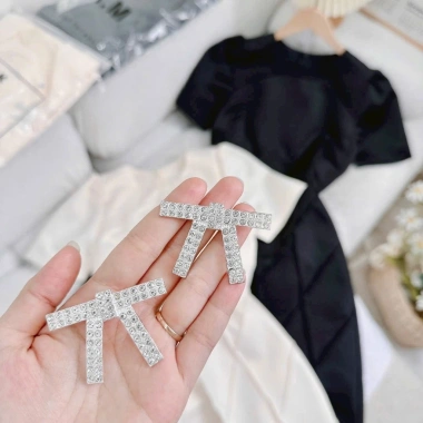 Đầm dự tiệc đen trắng xếp li Kora Dress – Thân mỏng, tag đá, chỉ 182.699₫