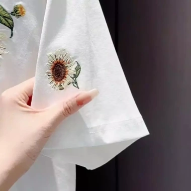 Đầm Hoa Hướng Dương Mùa Hè 2.025 Cổ Tròn Tay Ngắn Thêu Đẹp Giá chỉ 238.248 VND