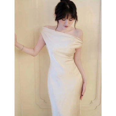 Đầm lụa dự tiệc lệch vai ôm dài, tôn dáng, khoe eo cong - Giá chỉ 285.000đ