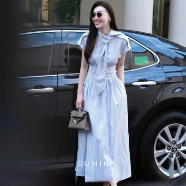 Đầm maxi kẻ xanh GUMIN tay hến, cổ nơ vạt, đai eo rộng Thanh lịch sang trọng 290k