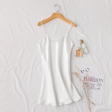 Đầm ngủ nữ áo choàng mùa hè, giả lụa satin, cổ tròn không lưng, chỉ 99.534₫ 12 Đầm ngủ nữ áo choàng mùa hè, giả lụa satin, cổ tròn không lưng, chỉ 99.534₫ 12