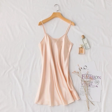 Đầm ngủ nữ áo choàng mùa hè, giả lụa satin, cổ tròn không lưng, chỉ 99.534₫ 14 Đầm ngủ nữ áo choàng mùa hè, giả lụa satin, cổ tròn không lưng, chỉ 99.534₫ 14