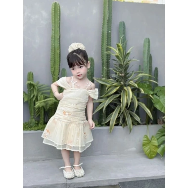 Đầm nhún thêu hoa hai dây trễ vai, bé và mẹ 15-55kg - giảm còn 240k