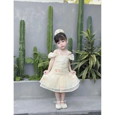 Đầm nhún thêu hoa hai dây trễ vai, bé và mẹ 15-55kg - giảm còn 240k