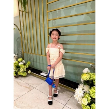 Đầm nhún thêu hoa hai dây trễ vai, bé và mẹ 15-55kg - giảm còn 240k