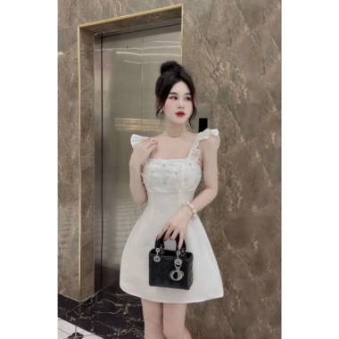 Đầm nữ sang chảnh cúp ngực 2 dây cánh tiên, chân váy A hoa 3D đá Giá 196k 5