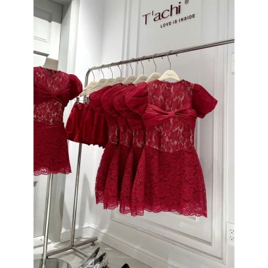 Đầm ren đỏ dự tiệc tay phồng, cổ cao nơ ngực, dáng xòe ngắn – chỉ 220k 2