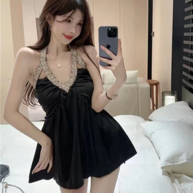Đầm satin nữ nhẹ nhàng, cổ chữ V gợi cảm – Mùa hè 2.025, giảm giá đặc biệt 10