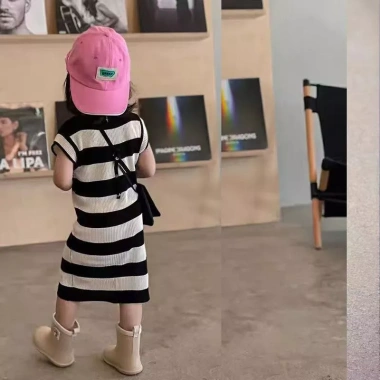 Đầm Skinny Bé Gái Thoáng Khí Sọc Đen Trắng Mùa Hè - Váy Không Tay Giá 99k 9 Đầm Skinny Bé Gái Thoáng Khí Sọc Đen Trắng Mùa Hè - Váy Không Tay Giá 99k 9