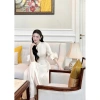 Đầm sơ mi cổ trụ dáng dài tay lỡ đính hoa 3D – Thanh lịch sang trọng, giá 438k 4