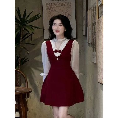 Đầm xinh Hera dáng ngắn màu đỏ tay voan cổ bèo – Đi làm, đi chơi, mặc Tết 429.000₫
