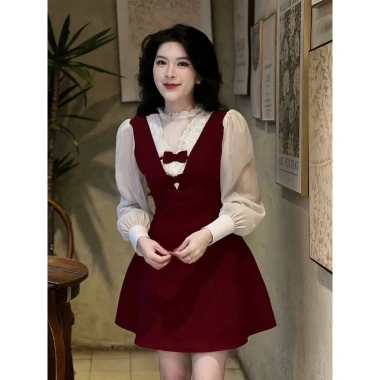 Đầm xinh Hera dáng ngắn màu đỏ tay voan cổ bèo – Đi làm, đi chơi, mặc Tết 429.000₫