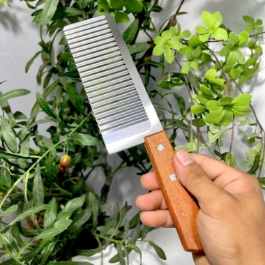 Dao Chặn Lượn Sóng Cán Gỗ 527 Dày Xịn - Tay chắc, giá ưu đãi 59.000 VND 3 Dao Chặn Lượn Sóng Cán Gỗ 527 Dày Xịn - Tay chắc, giá ưu đãi 59.000 VND 3