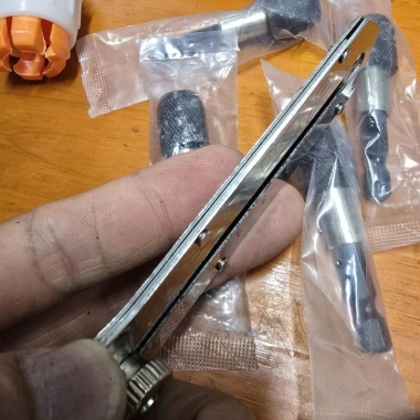 Dao rọc giấy đa năng 18mm Thép không rỉ - Làm mịn cạnh, giá chỉ 11.955₫ 4 Dao rọc giấy đa năng 18mm Thép không rỉ - Làm mịn cạnh, giá chỉ 11.955₫ 4