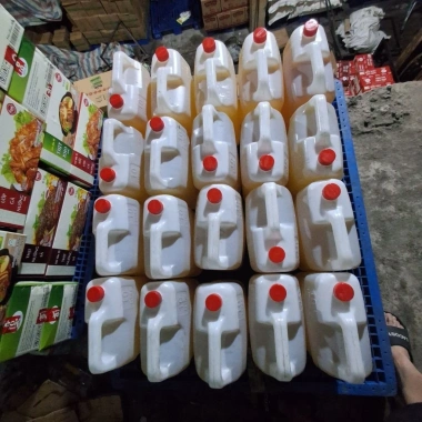Dầu Ăn Can 10L Giá rẻ 299k - Bôi trơn máy, hỗ trợ chăn nuôi, không mùi khó chịu