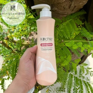 Dầu Gội Xả Kochie Salon BackBar Luxury Moist Light Swing Smooth Soft 500ml 362.250₫ 4 Dầu Gội Xả Kochie Salon BackBar Luxury Moist Light Swing Smooth Soft 500ml 362.250₫ 4