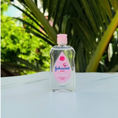 Dầu massage dưỡng ẩm Johnson's Baby Oil hồng 50ml-200ml - An toàn bé, giá 70.000₫ 3 Dầu massage dưỡng ẩm Johnson's Baby Oil hồng 50ml-200ml - An toàn bé, giá 70.000₫ 3