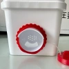 Đầu ống máng ăn đỏ viền trắng thiết kế dây nắp và thanh chống rơi, chống chuột bọ, chịu nhiệt, chỉ 40.000 VND 4