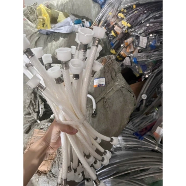 Dây cấp nước nhựa trắng 40cm - Lắp bình nóng lạnh, bệt chậu, vòi bếp, Giá 18.999 VND 4 Dây cấp nước nhựa trắng 40cm - Lắp bình nóng lạnh, bệt chậu, vòi bếp, Giá 18.999 VND 4