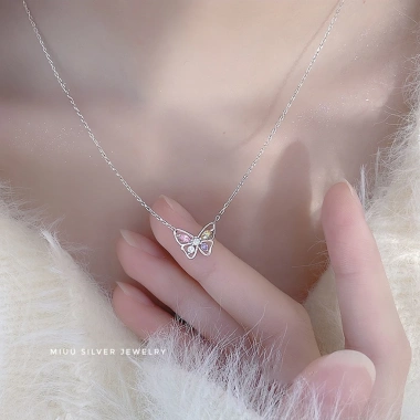 Dây chuyền bạc Miuu Silver - Vòng cổ nữ mặt hồ điệp ngũ sắc xinh xắn, giảm giá 600.000đ 6