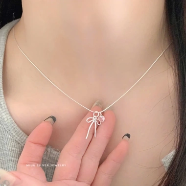Dây chuyền bạc Miuu Silver - Vòng cổ nữ Vivian Bow sang trọng, giảm giá 800k