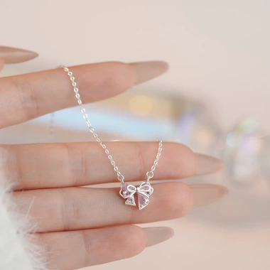 Dây chuyền bạc nữ 999 Calae nơ thắt đá hồng charm nhẹ nhàng - Giá 509.000đ