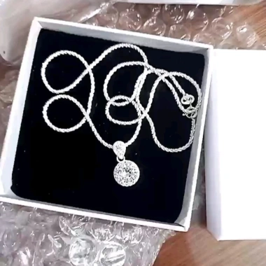 Dây Chuyền Bạc Tyche Aura Đính Đá Cao Cấp - Vòng Cổ Nữ Sang Trọng, Sáng Lấp Lánh, Giá 285k 10 Dây Chuyền Bạc Tyche Aura Đính Đá Cao Cấp - Vòng Cổ Nữ Sang Trọng, Sáng Lấp Lánh, Giá 285k 10