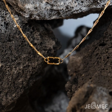 Dây chuyền Choker Blacka Chain JESMEE Titanium xoắn vát đá đen - Giá 349.000đ 7 Dây chuyền Choker Blacka Chain JESMEE Titanium xoắn vát đá đen - Giá 349.000đ 7