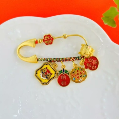 Dây chuyền Ngựa Thổ Cẩm Cung Hoàng Đạo May Mắn Cho Thai Nữ Màu Vàng 64.900đ 8 Dây chuyền Ngựa Thổ Cẩm Cung Hoàng Đạo May Mắn Cho Thai Nữ Màu Vàng 64.900đ 8