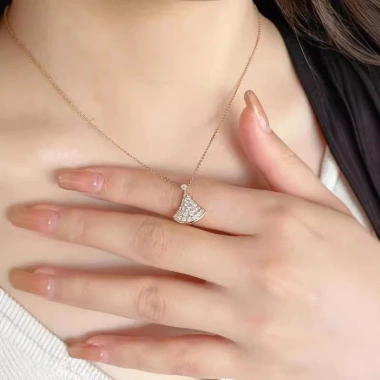 Dây chuyền nữ bạc Ý mạ vàng Moissanite Quạt Phú Quý - tặng hộp VS, 190k 2 Dây chuyền nữ bạc Ý mạ vàng Moissanite Quạt Phú Quý - tặng hộp VS, 190k 2