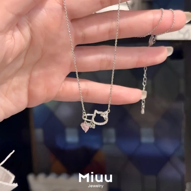 Dây chuyền nữ Hello Kitty Safety Pin, vòng cổ Miuu Jewelry FSA 03 - 211.500₫ 3 Dây chuyền nữ Hello Kitty Safety Pin, vòng cổ Miuu Jewelry FSA 03 - 211.500₫ 3