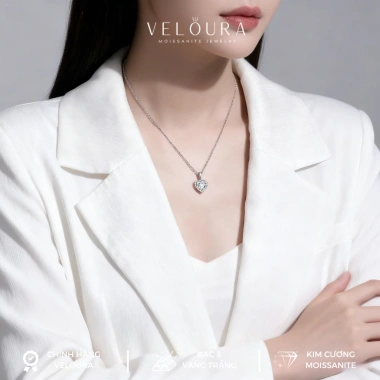 Dây Chuyền Nữ Kim Cương Moissanite 1 Carat Chính Hãng VELOURA Dáng Trái Tim GRA VJDC005 Giá 1.129.000₫ 8 Dây Chuyền Nữ Kim Cương Moissanite 1 Carat Chính Hãng VELOURA Dáng Trái Tim GRA VJDC005 Giá 1.129.000₫ 8