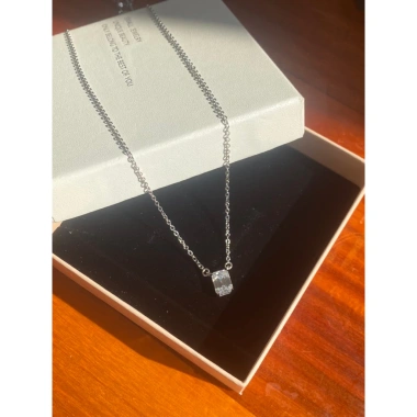 Dây chuyền nữ Moissanite chữ nhật lẻn xi bạch kim Q T Trang Sức Bạc, giảm còn 1,495,000₫