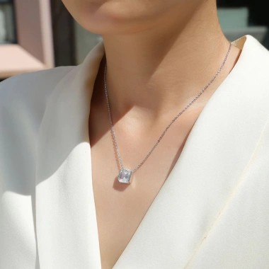 Dây chuyền nữ Moissanite chữ nhật lẻn xi bạch kim Q T Trang Sức Bạc, giảm còn 1,495,000₫