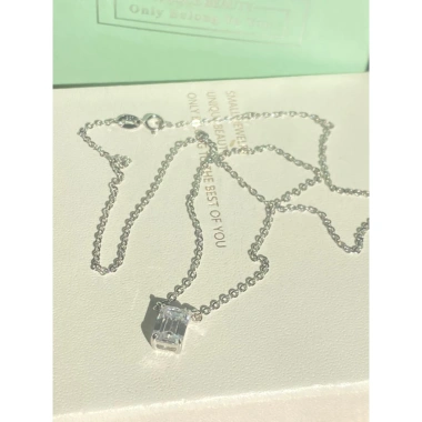 Dây chuyền nữ Moissanite chữ nhật lẻn xi bạch kim Q T Trang Sức Bạc, giảm còn 1,495,000₫ 6 Dây chuyền nữ Moissanite chữ nhật lẻn xi bạch kim Q T Trang Sức Bạc, giảm còn 1,495,000₫ 6