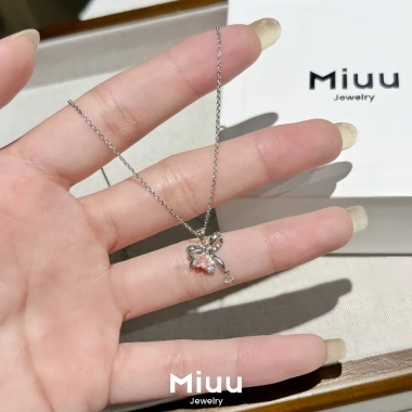 Dây chuyền nữ, vòng cổ Miuu Jewelry Nơ đá hồng FSA 15 - Giá chỉ 190.000đ, giảm ngay