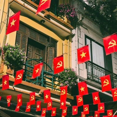 Dây cờ sao-đảng-tổ quốc treo trang trí nhà cửa, sân vườn, trường học, lễ hội, tết, khu du lịch - Giá ưu đãi 160.000đ