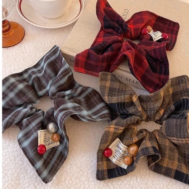 Dây scrunchies Caro - Quà tặng ngẫu nhiên, giảm giá 20% chỉ 50k, màu sắc đa dạng, thoải mái và dễ thương Dây scrunchies Caro - Quà tặng ngẫu nhiên, giảm giá 20% chỉ 50k, màu sắc đa dạng, thoải mái và dễ thương