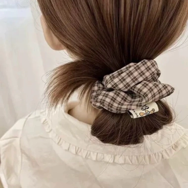 Dây scrunchies Caro - Quà tặng ngẫu nhiên, giảm giá 20% chỉ 50k, màu sắc đa dạng, thoải mái và dễ thương 2 Dây scrunchies Caro - Quà tặng ngẫu nhiên, giảm giá 20% chỉ 50k, màu sắc đa dạng, thoải mái và dễ thương 2