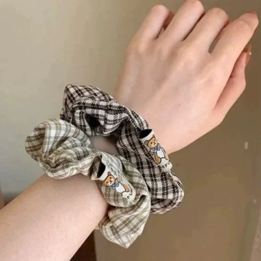 Dây scrunchies Caro - Quà tặng ngẫu nhiên, giảm giá 20% chỉ 50k, màu sắc đa dạng, thoải mái và dễ thương 4 Dây scrunchies Caro - Quà tặng ngẫu nhiên, giảm giá 20% chỉ 50k, màu sắc đa dạng, thoải mái và dễ thương 4