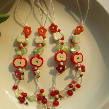 Dây treo điện thoại handmade móc khóa quả táo đỏ - Giá chỉ 39.000₫ 2 Dây treo điện thoại handmade móc khóa quả táo đỏ - Giá chỉ 39.000₫ 2