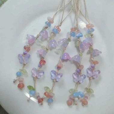 Dây treo điện thoại hoa lily bướm đa màu sắc, phong cách, giá chỉ 28.000₫