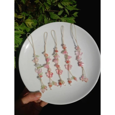 Dây treo điện thoại hoa lily bướm đa màu sắc, phong cách, giá chỉ 28.000₫ 3