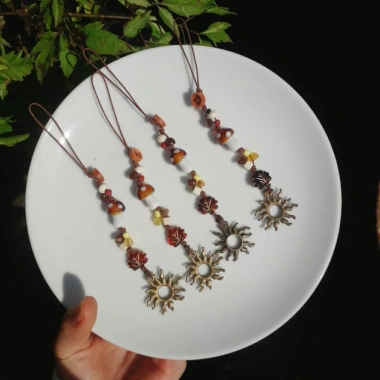 Dây treo điện thoại retro, móc khóa charm nấm gốm & kim loại mặt trời XeochuHandmade Dây treo điện thoại retro, móc khóa charm nấm gốm & kim loại mặt trời XeochuHandmade